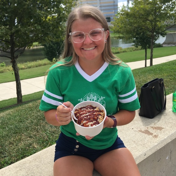 Meet your Posher, Cecelia - Picture 1 of 1